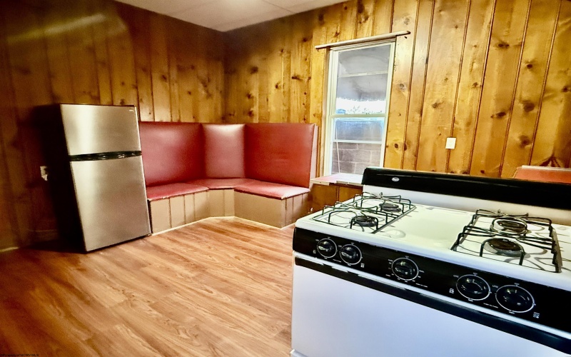 321 & 321 1/2 FAIRMONT Avenue, Fairmont, West Virginia 26554, ,Multi-unit/income,For Sale,FAIRMONT,10158214
