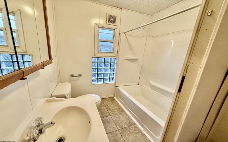 321 & 321 1/2 FAIRMONT Avenue, Fairmont, West Virginia 26554, ,Multi-unit/income,For Sale,FAIRMONT,10158214