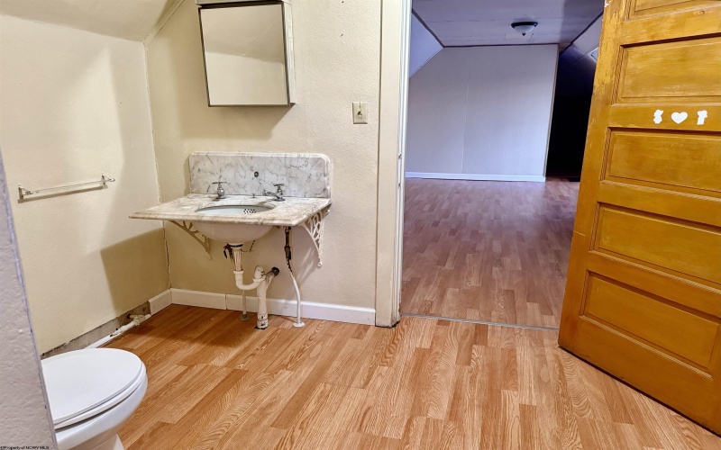 321 & 321 1/2 FAIRMONT Avenue, Fairmont, West Virginia 26554, ,Multi-unit/income,For Sale,FAIRMONT,10158214