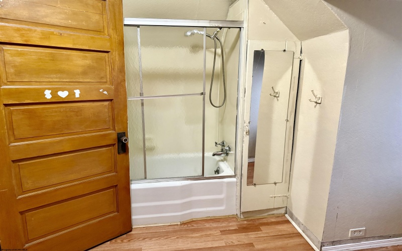 321 & 321 1/2 FAIRMONT Avenue, Fairmont, West Virginia 26554, ,Multi-unit/income,For Sale,FAIRMONT,10158214