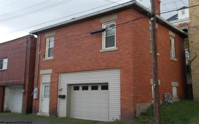 321 & 321 1/2 FAIRMONT Avenue, Fairmont, West Virginia 26554, ,Multi-unit/income,For Sale,FAIRMONT,10158214