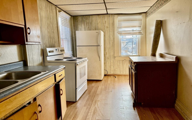 321 & 321 1/2 FAIRMONT Avenue, Fairmont, West Virginia 26554, ,Multi-unit/income,For Sale,FAIRMONT,10158214