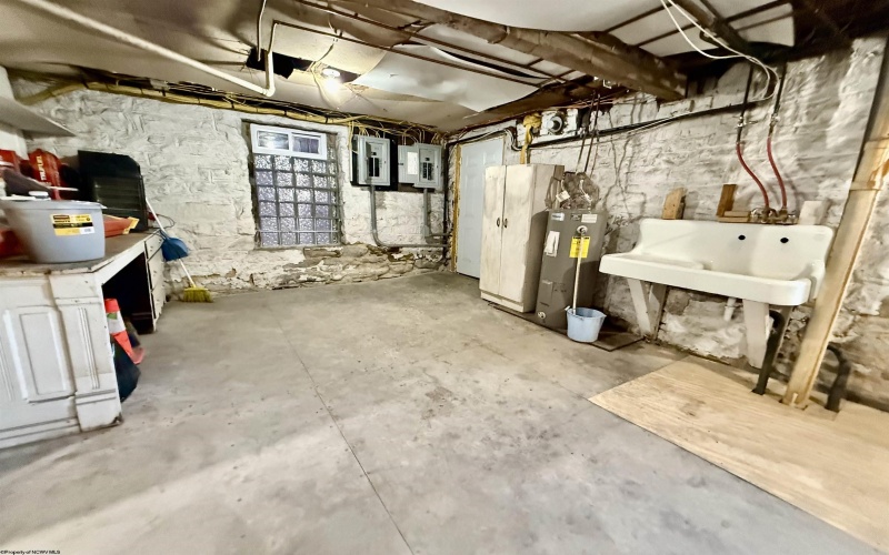 321 & 321 1/2 FAIRMONT Avenue, Fairmont, West Virginia 26554, ,Multi-unit/income,For Sale,FAIRMONT,10158214