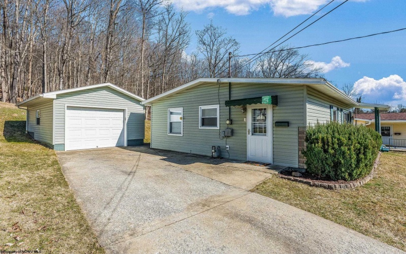 1251 Bellaire Road, Fairmont, West Virginia 26554, 3 Bedrooms Bedrooms, 5 Rooms Rooms,1 BathroomBathrooms,Single Family Detached,For Sale,Bellaire,10158226
