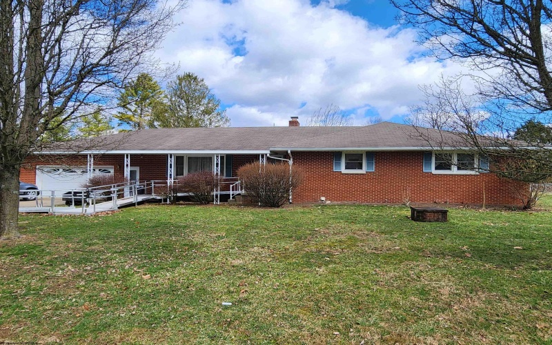 168 Locust Heights Drive, Clarksburg, West Virginia 26301, 3 Bedrooms Bedrooms, 7 Rooms Rooms,2 BathroomsBathrooms,Single Family Detached,For Sale,Locust Heights,10158288