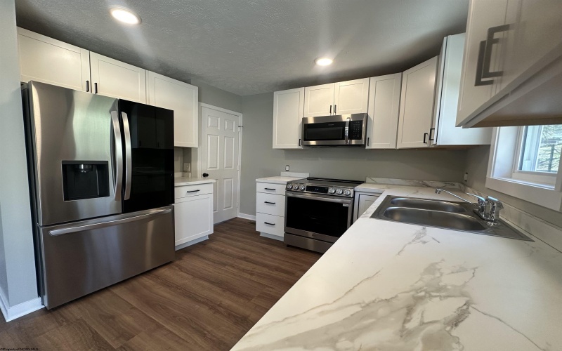 1133 Sunset Drive, Fairmont, West Virginia 26554, 2 Bedrooms Bedrooms, 4 Rooms Rooms,1 BathroomBathrooms,Single Family Detached,For Sale,Sunset,10158326