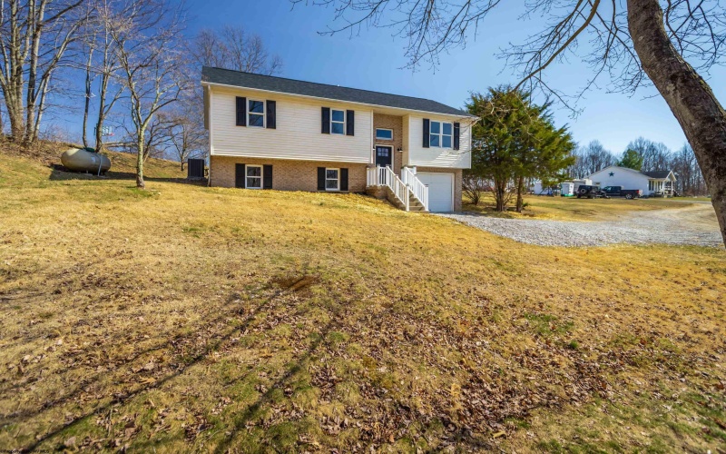 300 Old Taylortown Road, Maidsville, West Virginia 26541, 3 Bedrooms Bedrooms, 8 Rooms Rooms,2 BathroomsBathrooms,Single Family Detached,For Sale,Old Taylortown,10158356