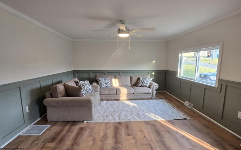 408 Pearcy Avenue, Bridgeport, West Virginia 26330, 3 Bedrooms Bedrooms, 7 Rooms Rooms,2 BathroomsBathrooms,Single Family Detached,For Sale,Pearcy,10158343