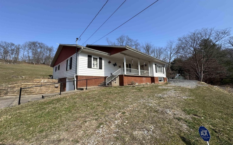 825 Colfax Road, Fairmont, West Virginia 26554, 3 Bedrooms Bedrooms, 6 Rooms Rooms,2 BathroomsBathrooms,Single Family Detached,For Sale,Colfax,10158350