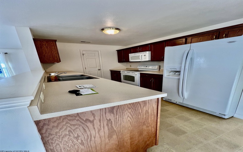 114 Barrington Court, Bridgeport, West Virginia 26330, 2 Bedrooms Bedrooms, 10 Rooms Rooms,2 BathroomsBathrooms,Residential Rentals,For Rent,Barrington,10158369