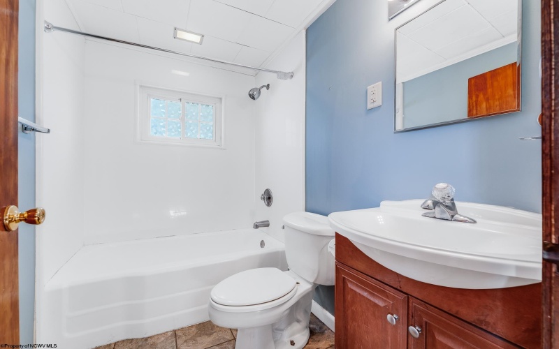 344 Sunset Beach Road, Morgantown, West Virginia 26508, 3 Bedrooms Bedrooms, 6 Rooms Rooms,1 BathroomBathrooms,Single Family Detached,For Sale,Sunset Beach,10158402