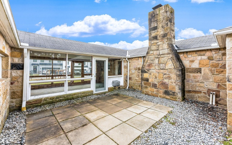 344 Sunset Beach Road, Morgantown, West Virginia 26508, 3 Bedrooms Bedrooms, 6 Rooms Rooms,1 BathroomBathrooms,Single Family Detached,For Sale,Sunset Beach,10158402