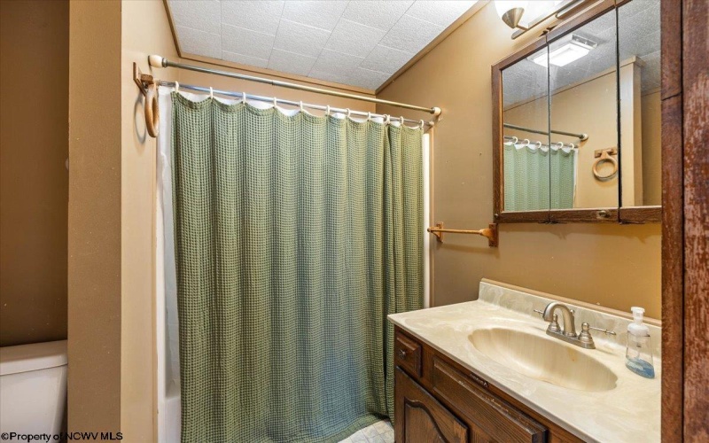 17193 Veterans Memorial Highway, Kingwood, West Virginia 26537, 5 Bedrooms Bedrooms, 14 Rooms Rooms,3 BathroomsBathrooms,Single Family Detached,For Sale,Veterans Memorial,10158412