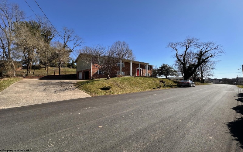 1386 Headlee Avenue, Morgantown, West Virginia 26505-2674, 5 Bedrooms Bedrooms, 10 Rooms Rooms,3 BathroomsBathrooms,Single Family Detached,For Sale,Headlee,10158442