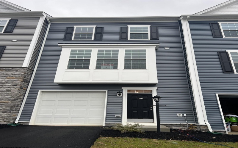 706 Mulligan Court, Maidsville, West Virginia 26541, 3 Bedrooms Bedrooms, 8 Rooms Rooms,4 BathroomsBathrooms,Residential Rentals,For Rent,Mulligan,10158436