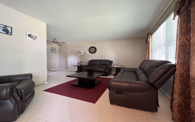 1283 Woodruff Place, Morgantown, West Virginia 26505, 4 Bedrooms Bedrooms, 8 Rooms Rooms,3 BathroomsBathrooms,Residential Rentals,For Rent,Woodruff,10158455