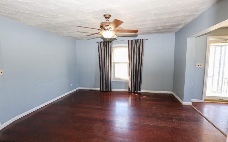 339 Blaine Street, Fairmont, West Virginia 26554, 4 Bedrooms Bedrooms, 9 Rooms Rooms,2 BathroomsBathrooms,Single Family Detached,For Sale,Blaine,10158468