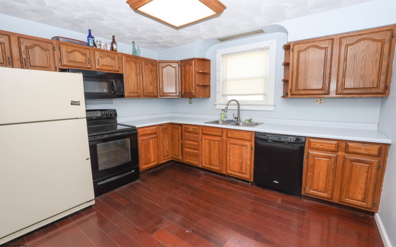 339 Blaine Street, Fairmont, West Virginia 26554, 4 Bedrooms Bedrooms, 9 Rooms Rooms,2 BathroomsBathrooms,Single Family Detached,For Sale,Blaine,10158468