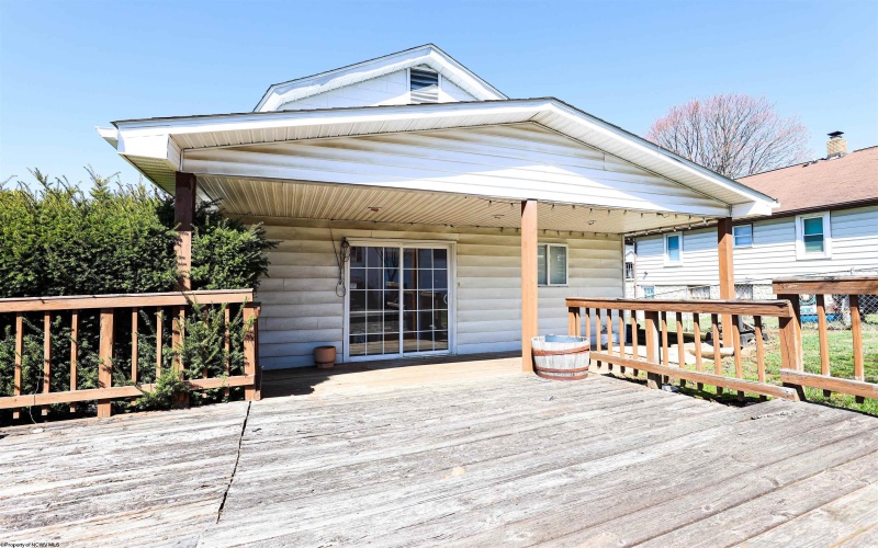 339 Blaine Street, Fairmont, West Virginia 26554, 4 Bedrooms Bedrooms, 9 Rooms Rooms,2 BathroomsBathrooms,Single Family Detached,For Sale,Blaine,10158468