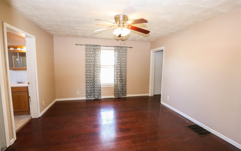 339 Blaine Street, Fairmont, West Virginia 26554, 4 Bedrooms Bedrooms, 9 Rooms Rooms,2 BathroomsBathrooms,Single Family Detached,For Sale,Blaine,10158468