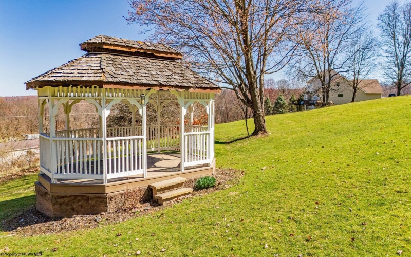 302 Holly Lane, Morgantown, West Virginia 26508, 4 Bedrooms Bedrooms, 11 Rooms Rooms,2 BathroomsBathrooms,Single Family Detached,For Sale,Holly,10158482
