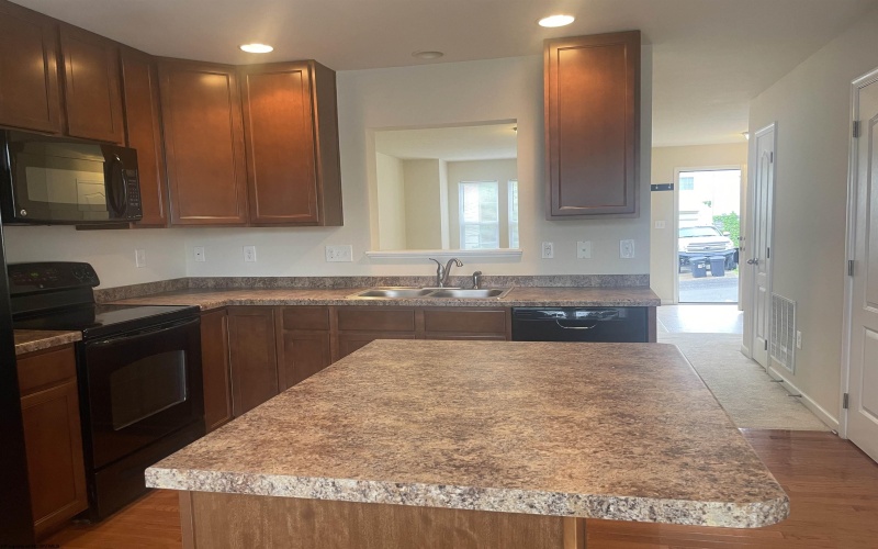 323 Falcon Run, Morgantown, West Virginia 26508, 3 Bedrooms Bedrooms, 5 Rooms Rooms,3 BathroomsBathrooms,Residential Rentals,For Rent,Falcon,10158489