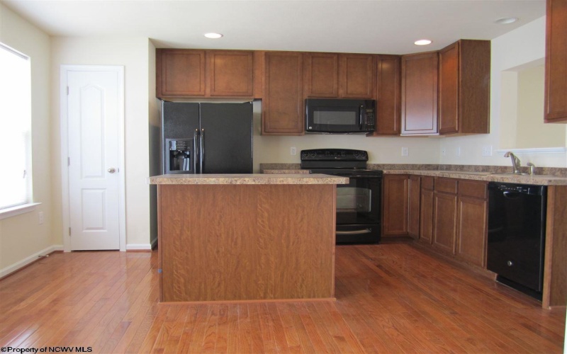 323 Falcon Run, Morgantown, West Virginia 26508, 3 Bedrooms Bedrooms, 5 Rooms Rooms,3 BathroomsBathrooms,Residential Rentals,For Rent,Falcon,10158489