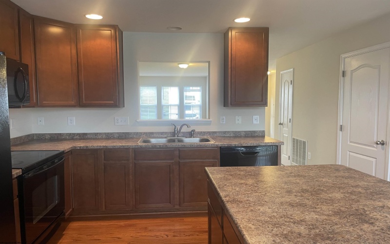 323 Falcon Run, Morgantown, West Virginia 26508, 3 Bedrooms Bedrooms, 5 Rooms Rooms,3 BathroomsBathrooms,Residential Rentals,For Rent,Falcon,10158489