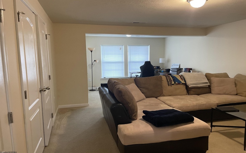 325 Falcon Run, Morgantown, West Virginia 26508, 3 Bedrooms Bedrooms, 5 Rooms Rooms,4 BathroomsBathrooms,Residential Rentals,For Rent,Falcon,10158490