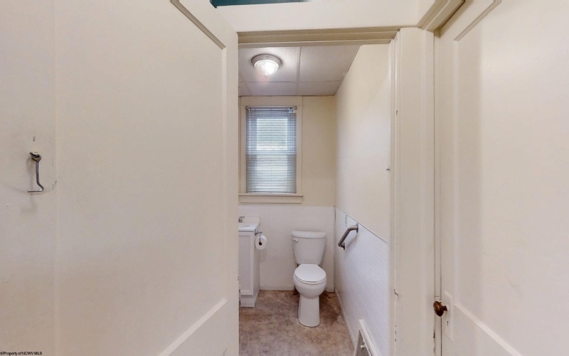 1138 Speedway Avenue, Fairmont, West Virginia 26554, 2 Bedrooms Bedrooms, 5 Rooms Rooms,1 BathroomBathrooms,Single Family Detached,For Sale,Speedway,10158496