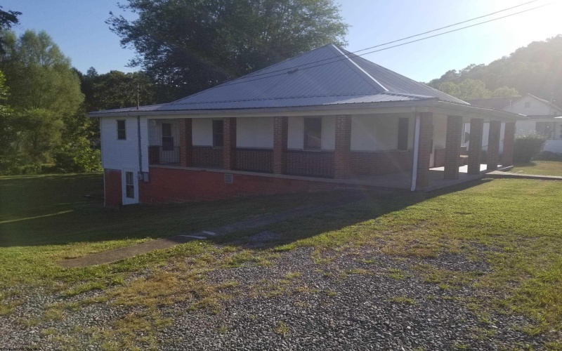 825 Second Street, Weston, West Virginia 26452, 3 Bedrooms Bedrooms, 6 Rooms Rooms,1 BathroomBathrooms,Single Family Detached,For Sale,Second,10158514