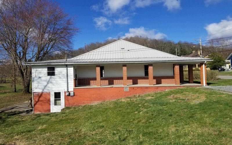 825 Second Street, Weston, West Virginia 26452, 3 Bedrooms Bedrooms, 6 Rooms Rooms,1 BathroomBathrooms,Single Family Detached,For Sale,Second,10158514