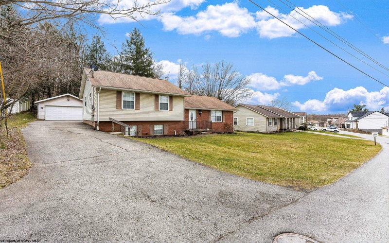 126 Estate Drive, Morgantown, West Virginia 26508, 3 Bedrooms Bedrooms, 7 Rooms Rooms,2 BathroomsBathrooms,Single Family Detached,For Sale,Estate,10158518