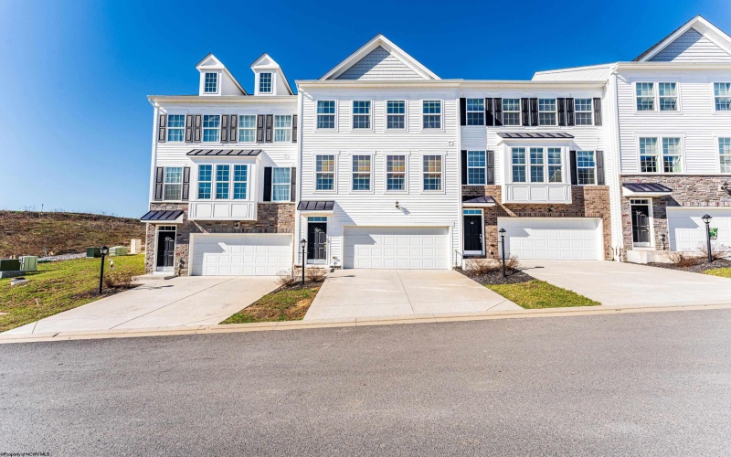 13 Dover Court, Bridgeport, West Virginia 26330, 4 Bedrooms Bedrooms, 6 Rooms Rooms,2 BathroomsBathrooms,Single Family Attached,For Sale,Dover,10158548