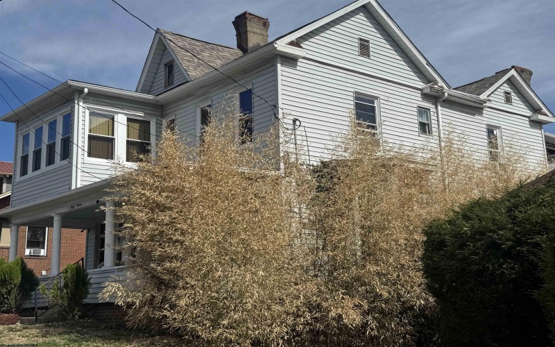 811 Fourth Street, Fairmont, West Virginia 26554, 4 Bedrooms Bedrooms, 10 Rooms Rooms,2 BathroomsBathrooms,Single Family Detached,For Sale,Fourth,10158535