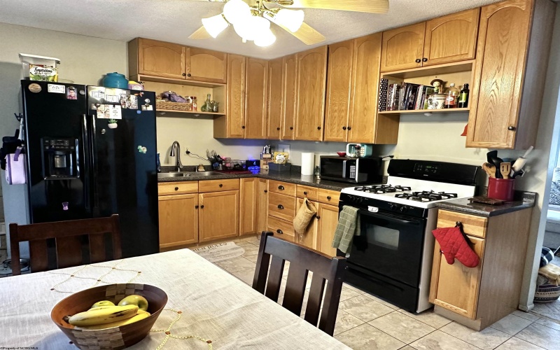 626 Rohr Street, Weston, West Virginia 26452, 3 Bedrooms Bedrooms, 6 Rooms Rooms,1 BathroomBathrooms,Single Family Detached,For Sale,Rohr,10158561