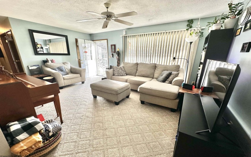 626 Rohr Street, Weston, West Virginia 26452, 3 Bedrooms Bedrooms, 6 Rooms Rooms,1 BathroomBathrooms,Single Family Detached,For Sale,Rohr,10158561
