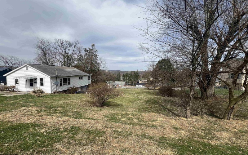 208 Marshall Avenue, Morgantown, West Virginia 26501, 2 Bedrooms Bedrooms, 5 Rooms Rooms,1 BathroomBathrooms,Single Family Detached,For Sale,Marshall,10158559