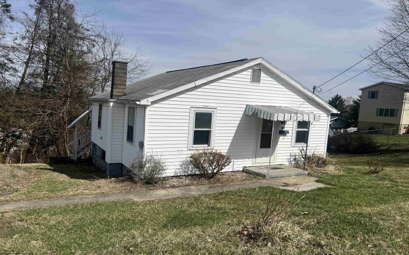 208 Marshall Avenue, Morgantown, West Virginia 26501, 2 Bedrooms Bedrooms, 5 Rooms Rooms,1 BathroomBathrooms,Single Family Detached,For Sale,Marshall,10158559
