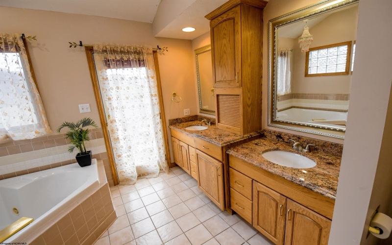 1405 Far Meadows, Morgantown, West Virginia 26508, 4 Bedrooms Bedrooms, 13 Rooms Rooms,4 BathroomsBathrooms,Residential Rentals,For Rent,Far,10158575