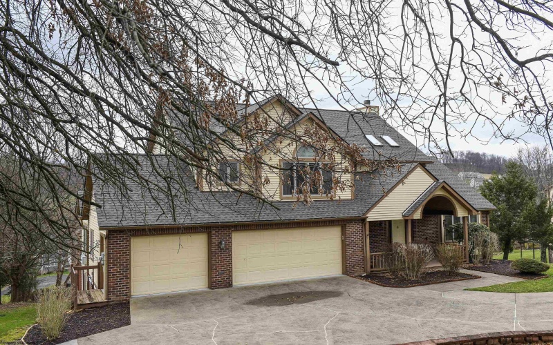 1405 Far Meadows, Morgantown, West Virginia 26508, 4 Bedrooms Bedrooms, 13 Rooms Rooms,4 BathroomsBathrooms,Residential Rentals,For Rent,Far,10158575
