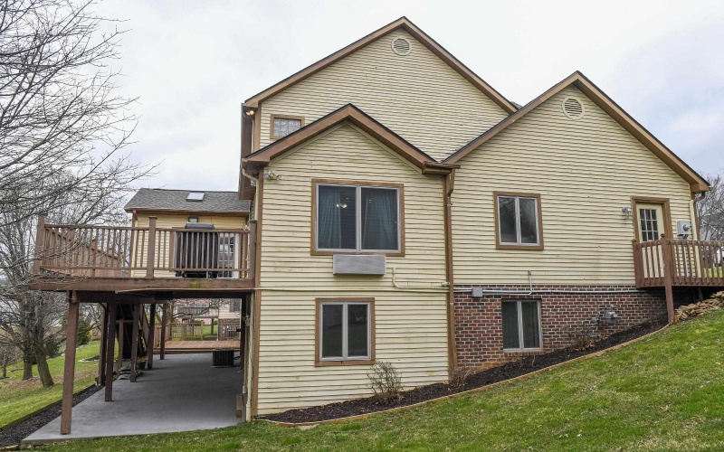 1405 Far Meadows, Morgantown, West Virginia 26508, 4 Bedrooms Bedrooms, 13 Rooms Rooms,4 BathroomsBathrooms,Residential Rentals,For Rent,Far,10158575