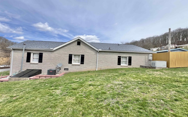 762 Pearl Street, Grafton, West Virginia 26354, 3 Bedrooms Bedrooms, 7 Rooms Rooms,1 BathroomBathrooms,Single Family Detached,For Sale,Pearl,10158570
