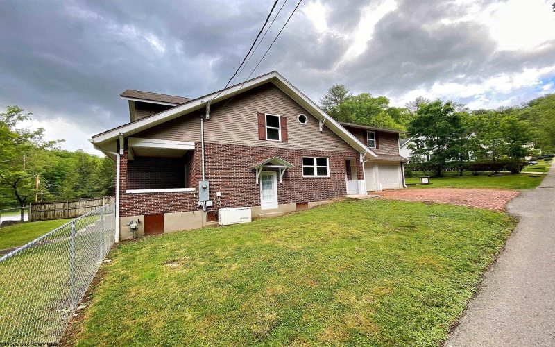 102 Harpertown Road, Elkins, West Virginia 26241, 4 Bedrooms Bedrooms, 10 Rooms Rooms,2 BathroomsBathrooms,Single Family Detached,For Sale,Harpertown,10158604