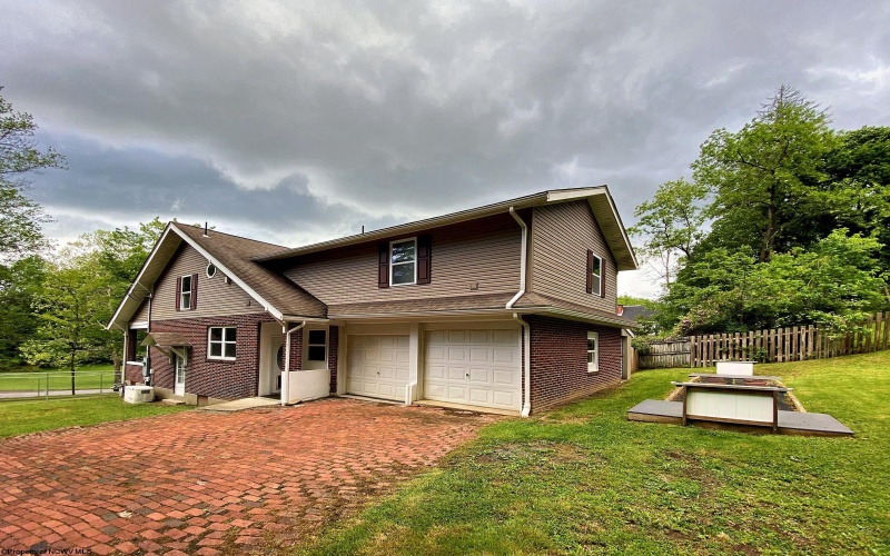 102 Harpertown Road, Elkins, West Virginia 26241, 4 Bedrooms Bedrooms, 10 Rooms Rooms,2 BathroomsBathrooms,Single Family Detached,For Sale,Harpertown,10158604