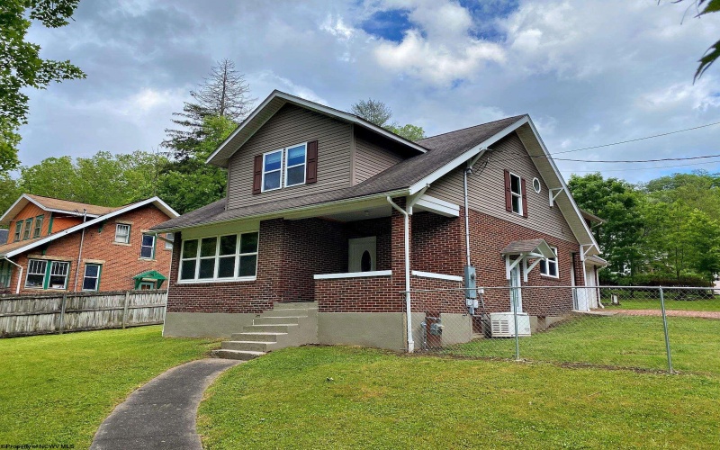 102 Harpertown Road, Elkins, West Virginia 26241, 4 Bedrooms Bedrooms, 10 Rooms Rooms,2 BathroomsBathrooms,Single Family Detached,For Sale,Harpertown,10158604