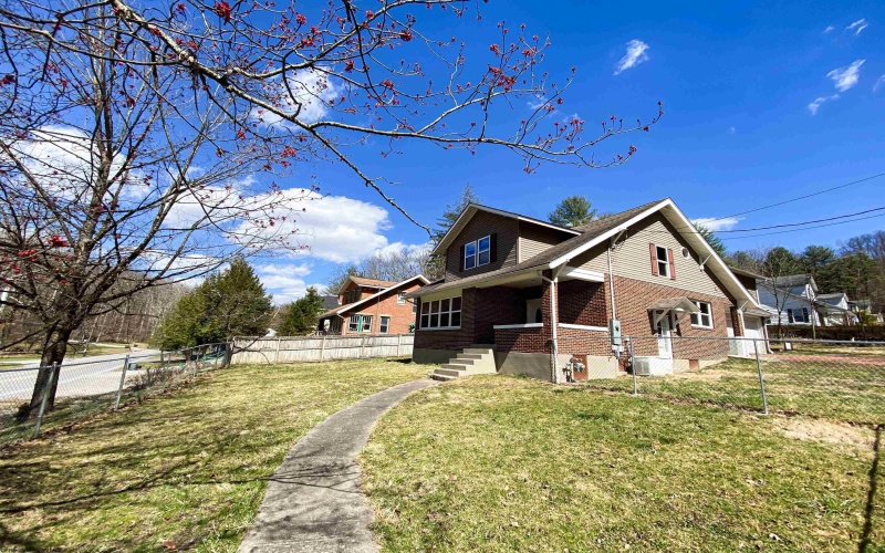 102 Harpertown Road, Elkins, West Virginia 26241, 4 Bedrooms Bedrooms, 10 Rooms Rooms,2 BathroomsBathrooms,Single Family Detached,For Sale,Harpertown,10158604