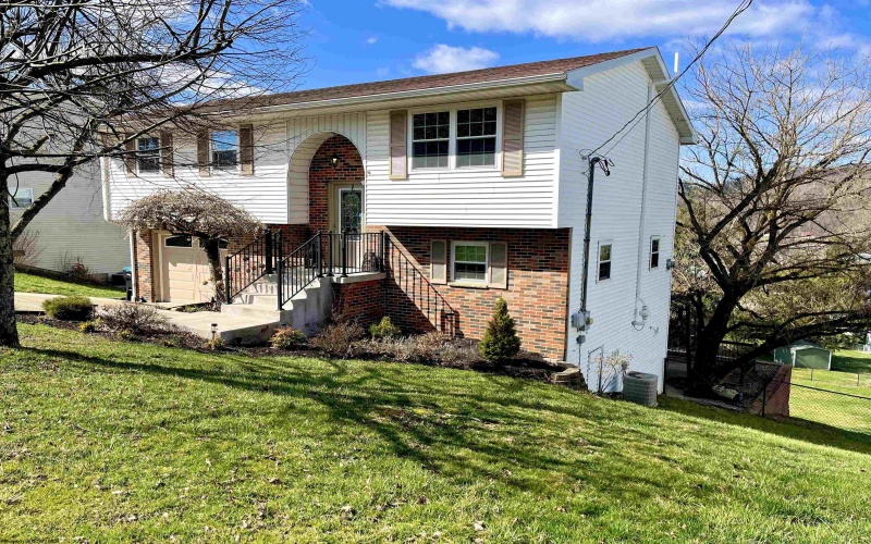 9 Arrowood Drive, Bridgeport, West Virginia 26330, 3 Bedrooms Bedrooms, 7 Rooms Rooms,2 BathroomsBathrooms,Single Family Detached,For Sale,Arrowood,10158603