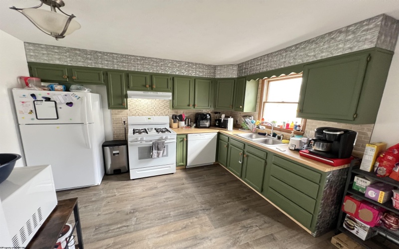 230 Bruce Street, Elkins, West Virginia 26241, 3 Bedrooms Bedrooms, 6 Rooms Rooms,1 BathroomBathrooms,Single Family Detached,For Sale,Bruce,10158706