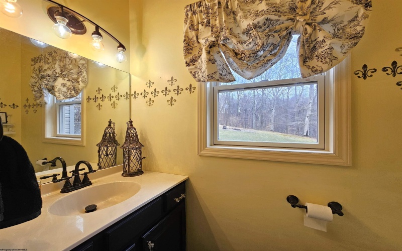 649 Sassafras Drive, Fairmont, West Virginia 26554, 4 Bedrooms Bedrooms, 8 Rooms Rooms,2 BathroomsBathrooms,Single Family Detached,For Sale,Sassafras,10158710
